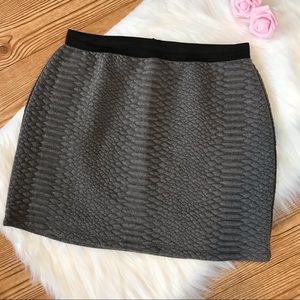 Vince Camuto Gray Quilted Mini Skirt Medium